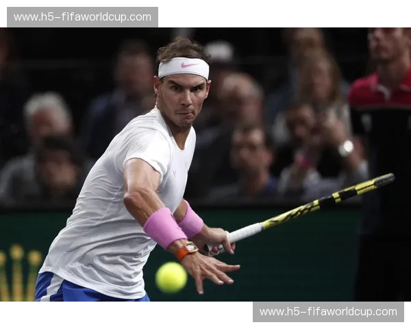 红土上的钢铁之躯与重炮诗篇：纳达尔与瓦林卡的暴力美学之战